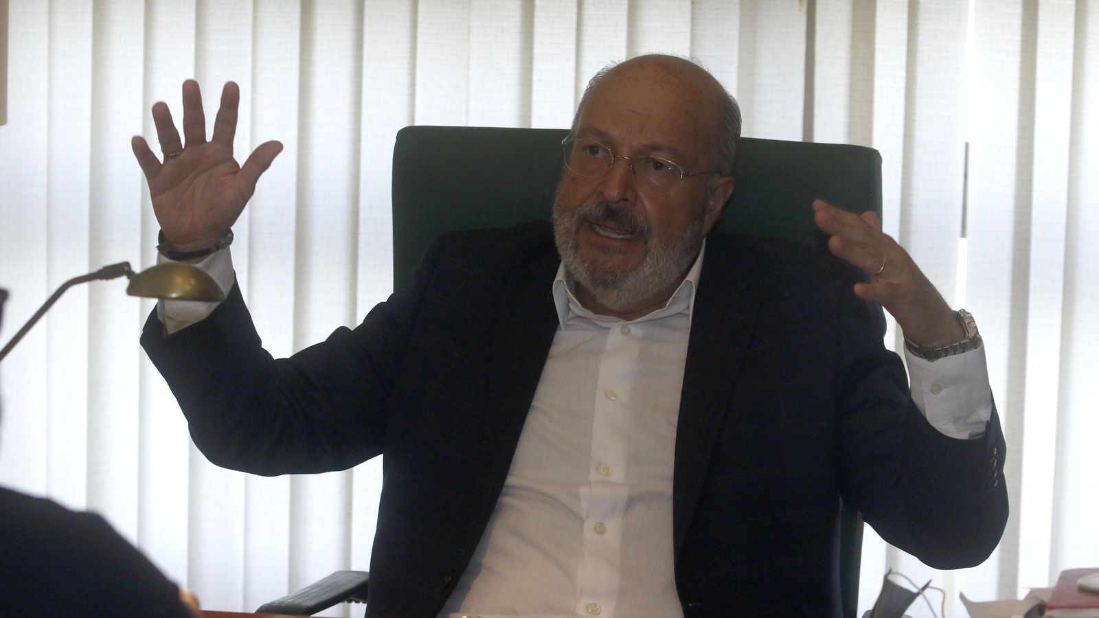 El Decano, durante un momento de la entrevista en su despacho de Fleming.