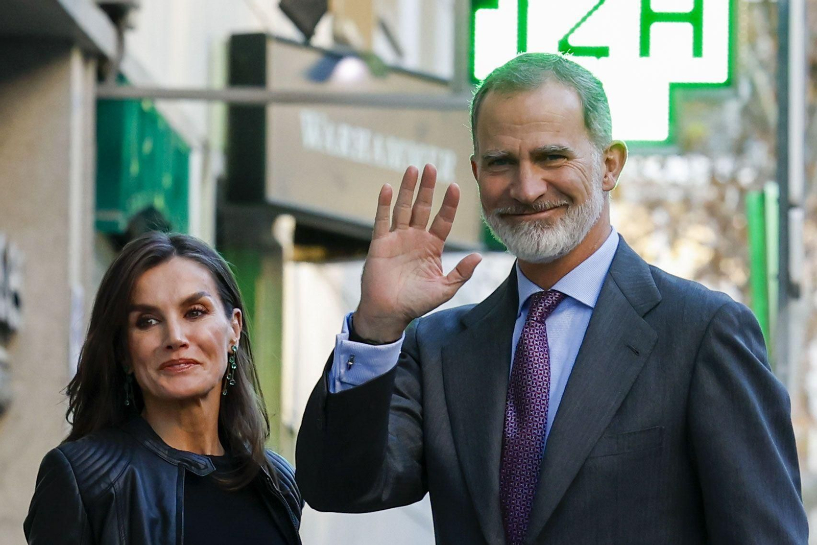 Los Reyes a su llegada al restaurante donde se ha celebrado el cumpleaños de la infanta Elena Los Reyes a su llegada al restaurante donde se ha celebrado el cumpleaños de la infanta Elena