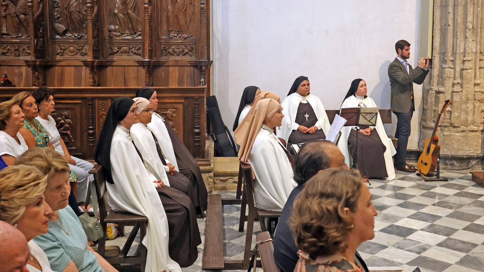 Imágenes de la misa de bienvenida a las hermanas Carmelitas en La Cartuja de Jerez