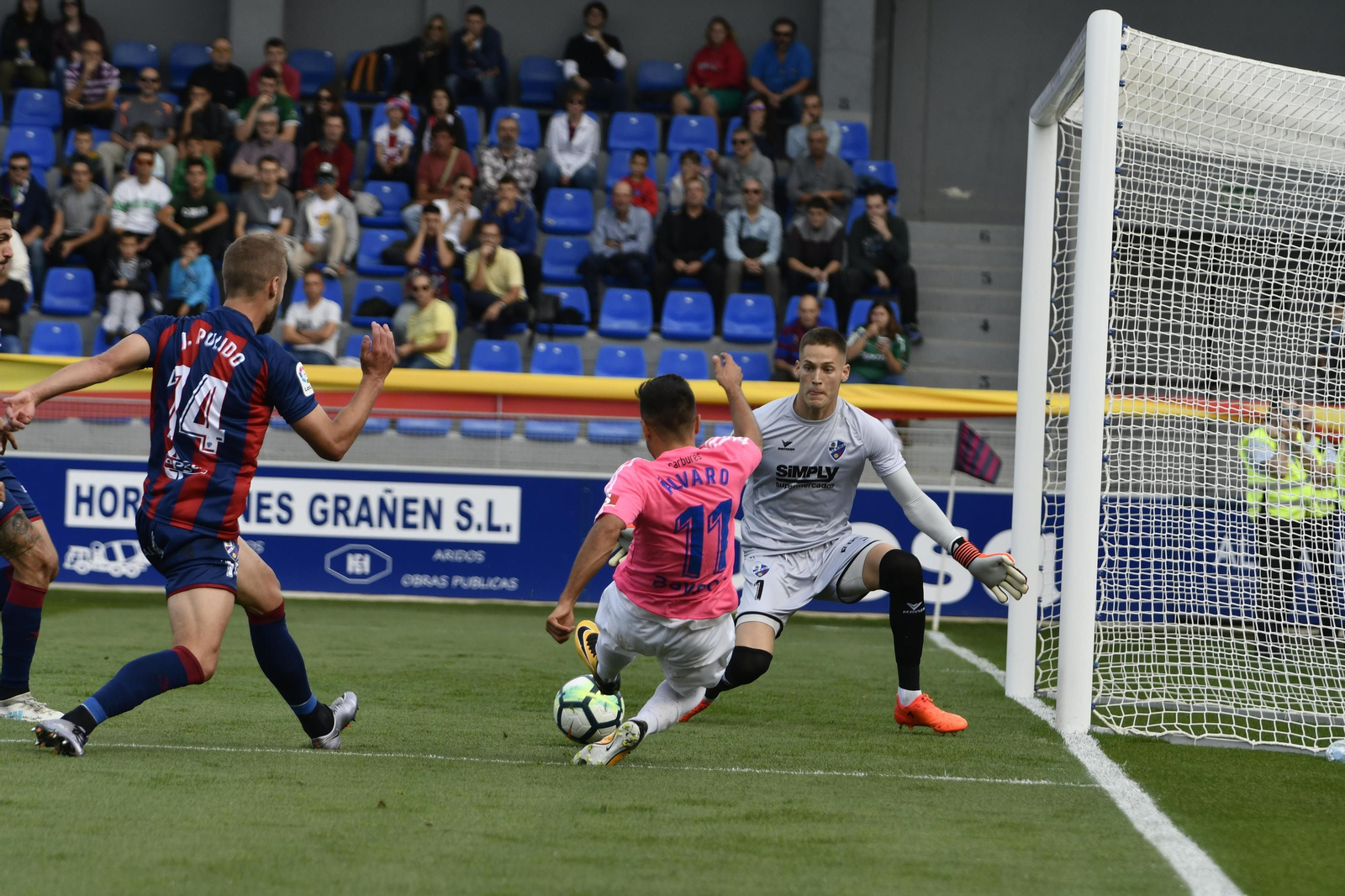 Las imágenes del Huesca-Cádiz