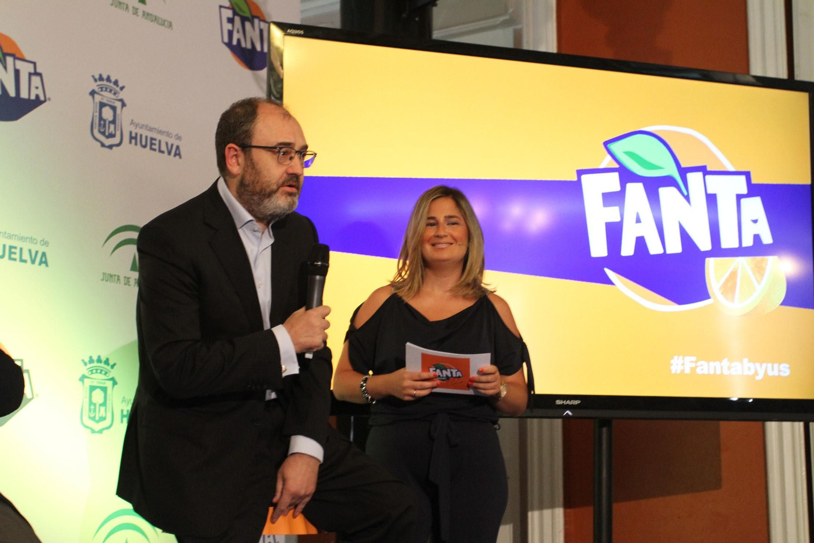 Presentación de la nueva botella de vidrio de Fanta