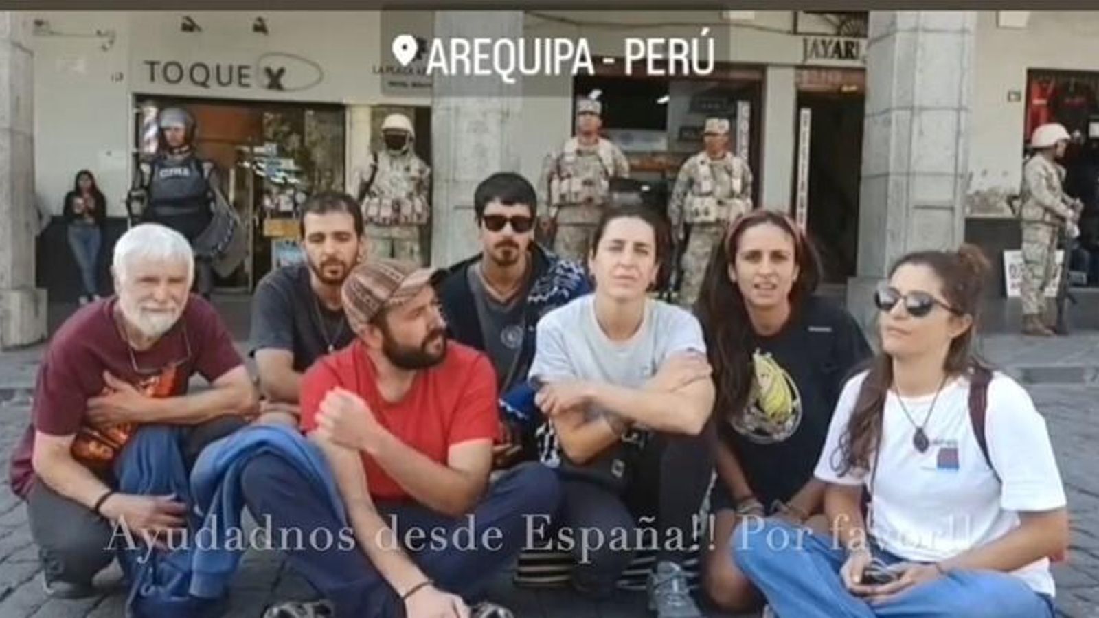 El grupo de españoles atrapados en Arequipa.