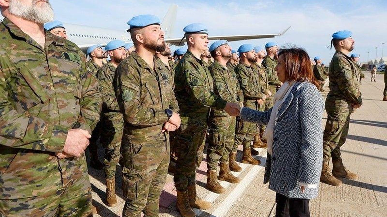 Margarita Robles despide a los militares de la BRI X que viajan a Líbano.