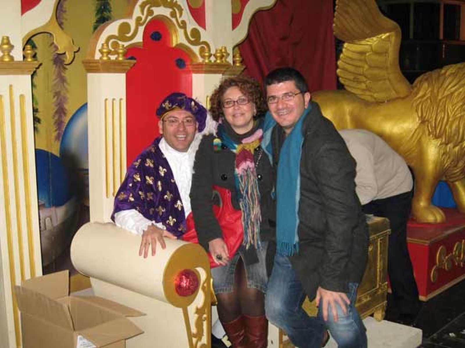 El Paje Real finaliza su misión en Cádiz tras haber recogido las cartas que los niños han redactado para los Reyes Magos.