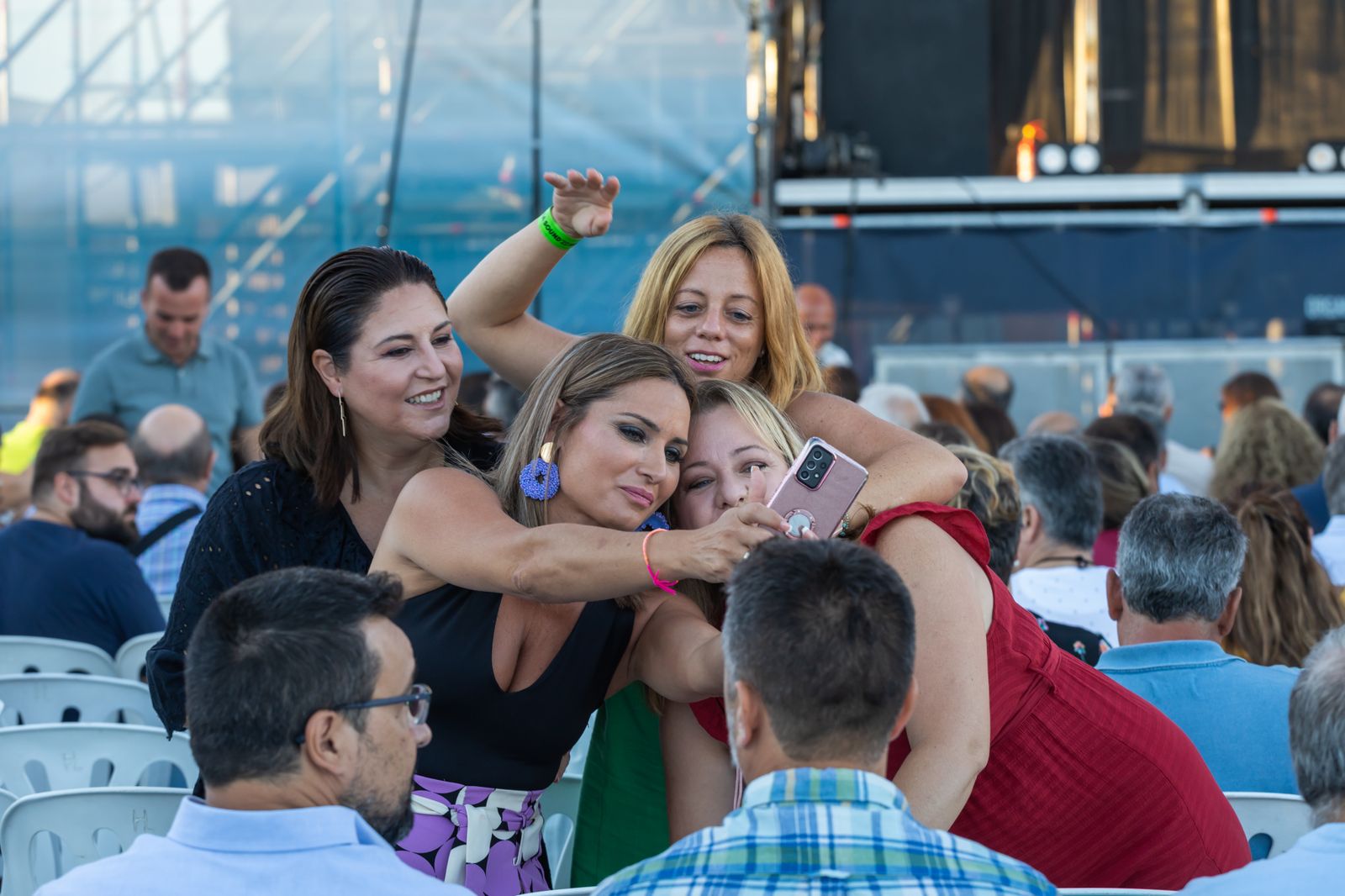 Búscate en el espectáculo del Comandante Lara en el Bahía Sound en San Fernando