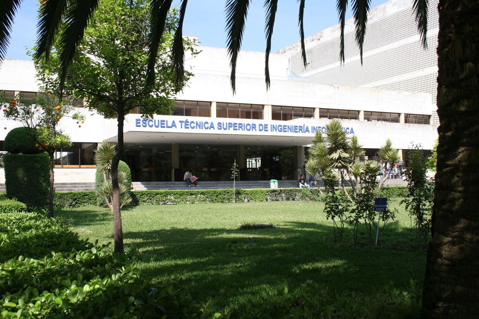 La Escuela Técnica Superior de Ingeniería Informática acogerá el nuevo grado sobre Inteligencia Artificial.