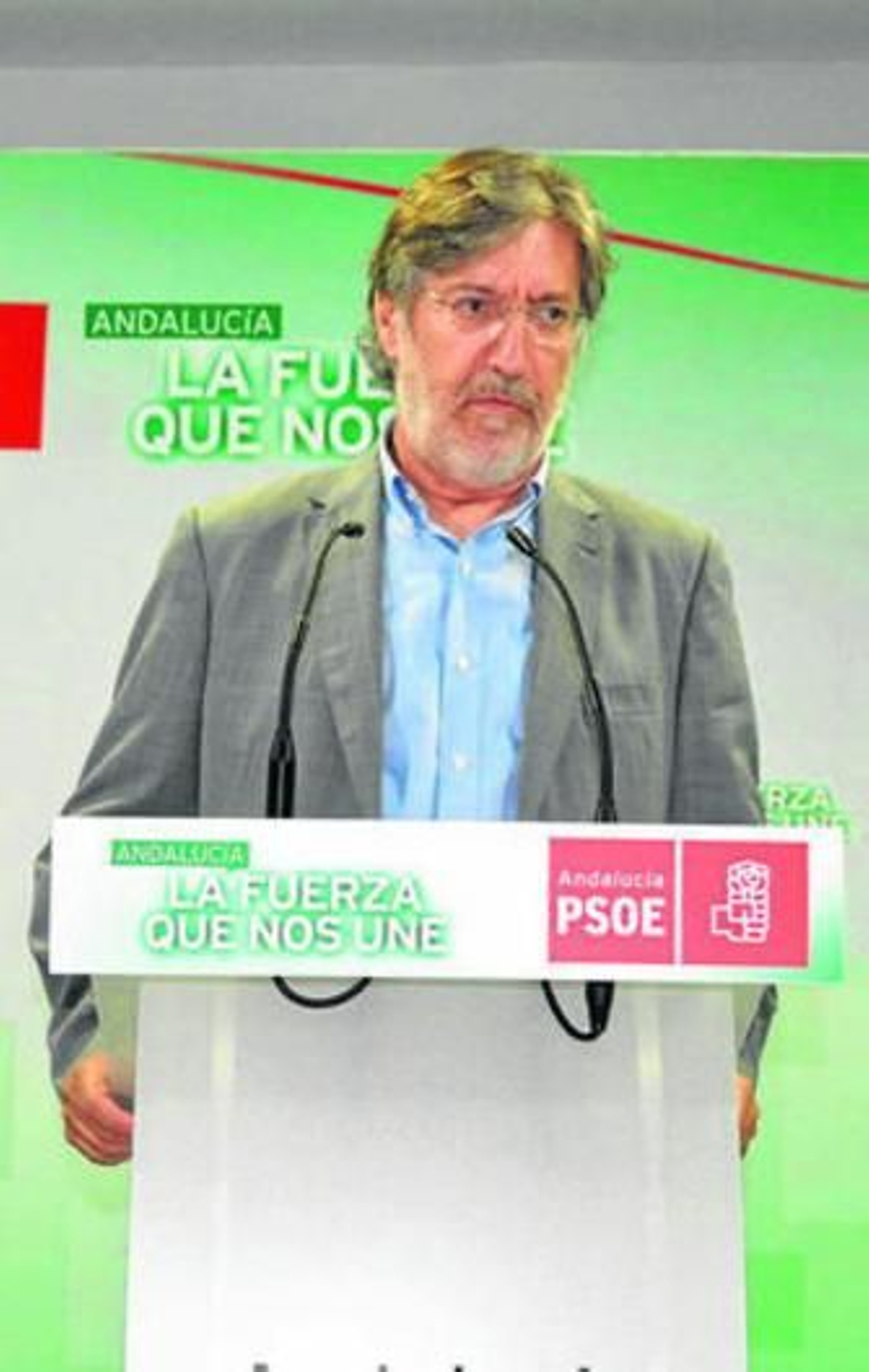 José Antonio Pérez Tapias, ayer en la sede del PSOE de Sevilla.