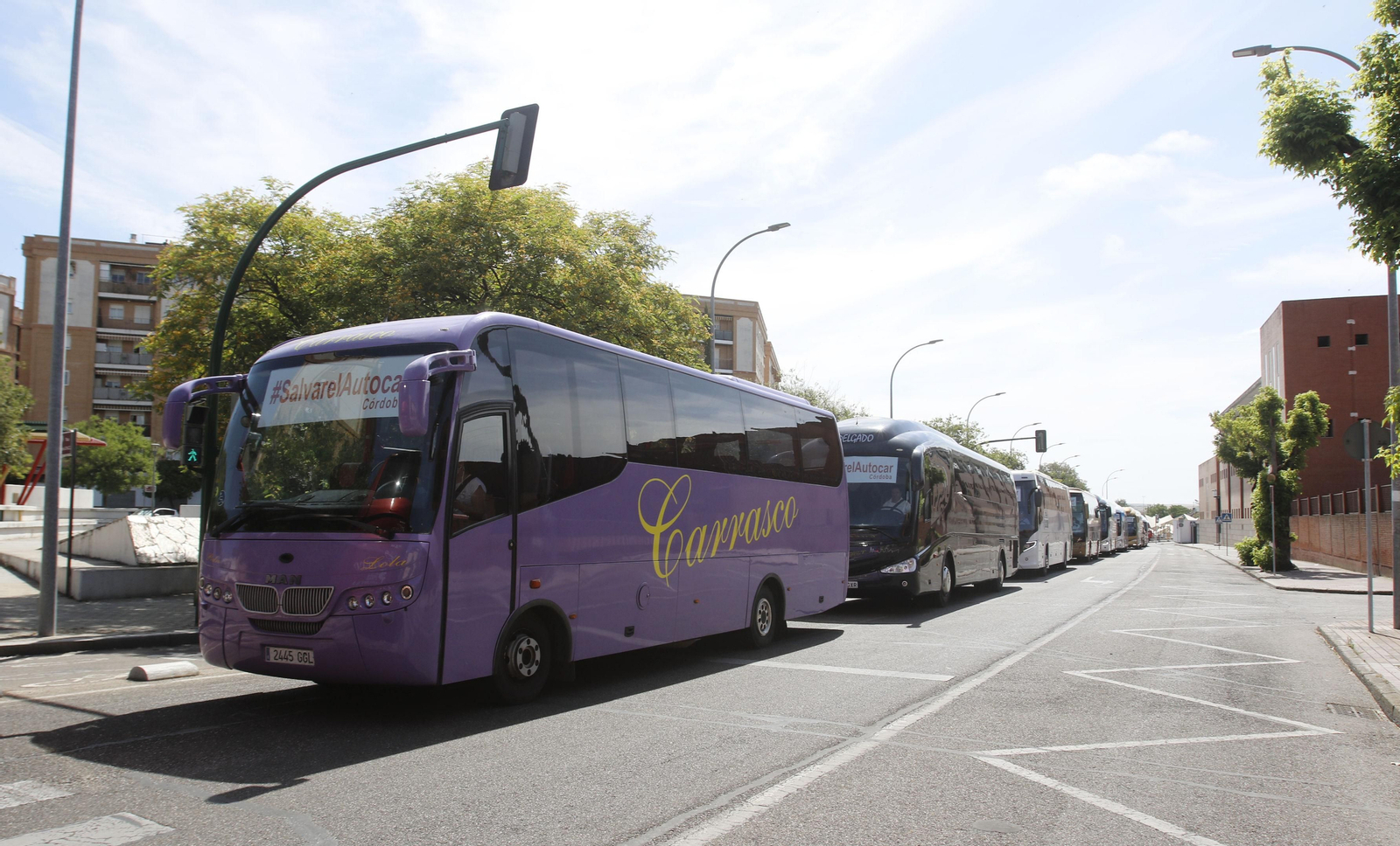 Las fotos de la concentración de los autocares de línea para reclamar ayudas al sector ante la crisis