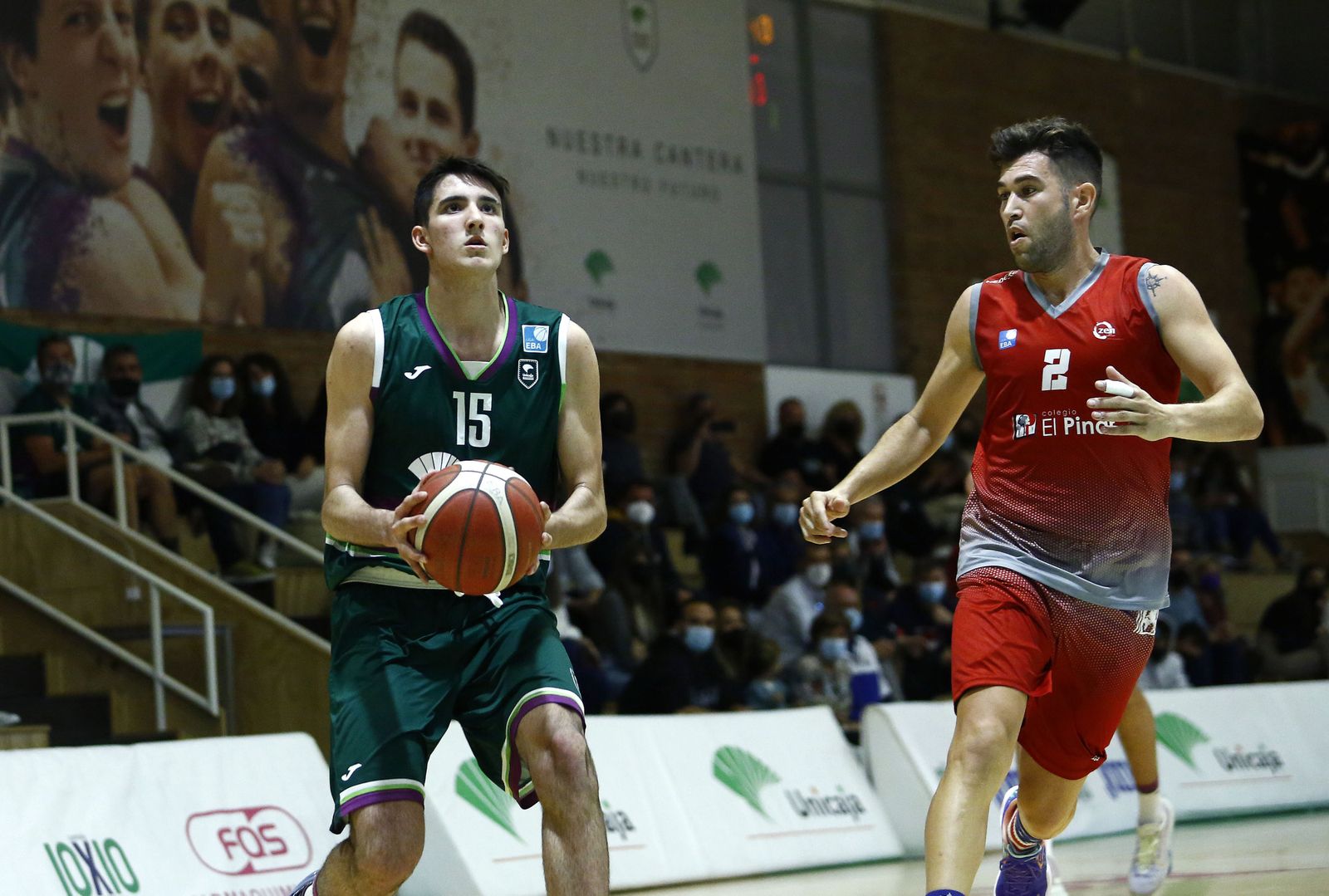 El Unicaja de Liga EBA vence el derbi ante el Colegio El Pinar