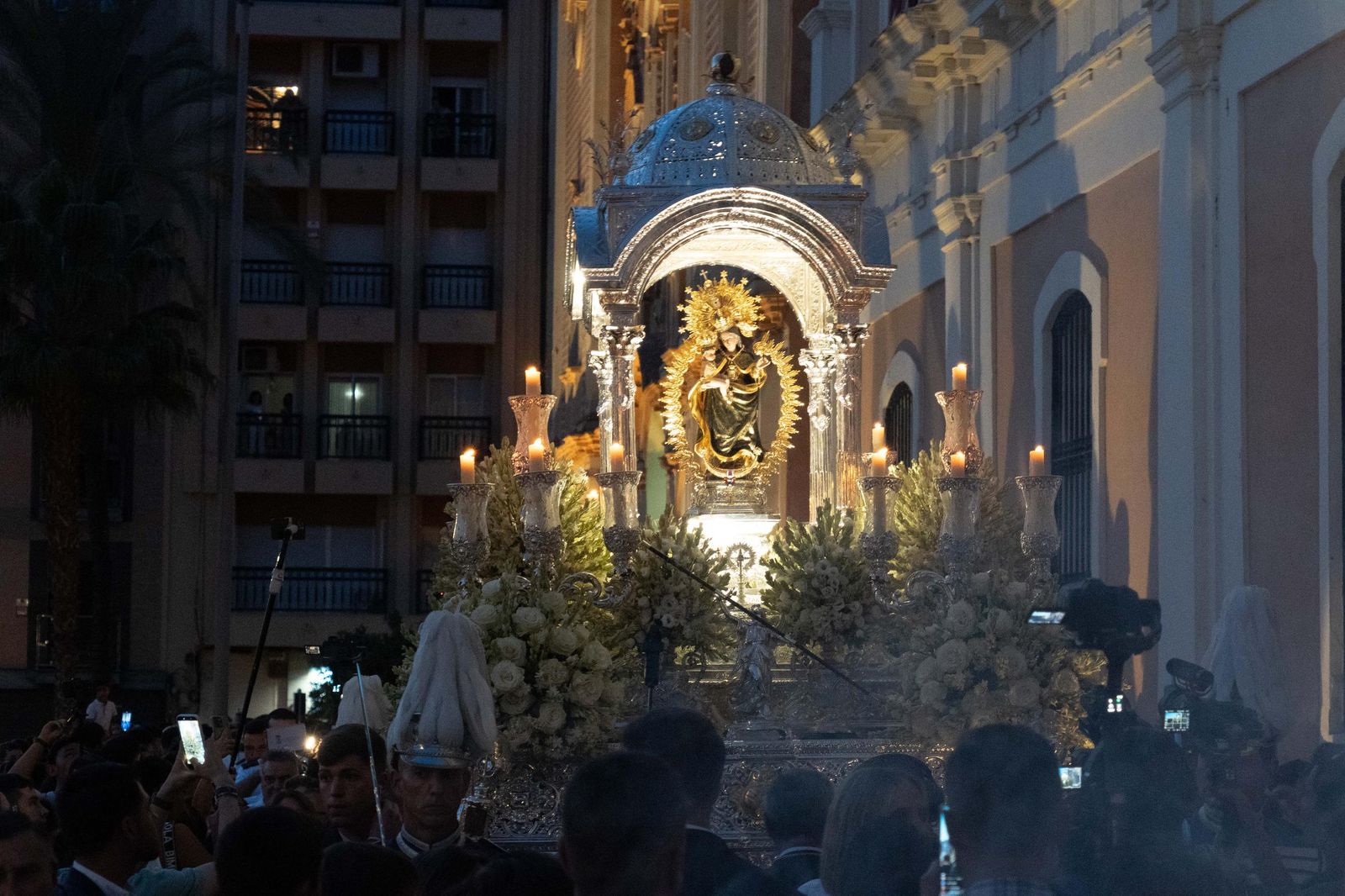 Imágenes del traslado de Nuestra Señora de la Cinta a la Parroquia Mayor de San Pedro