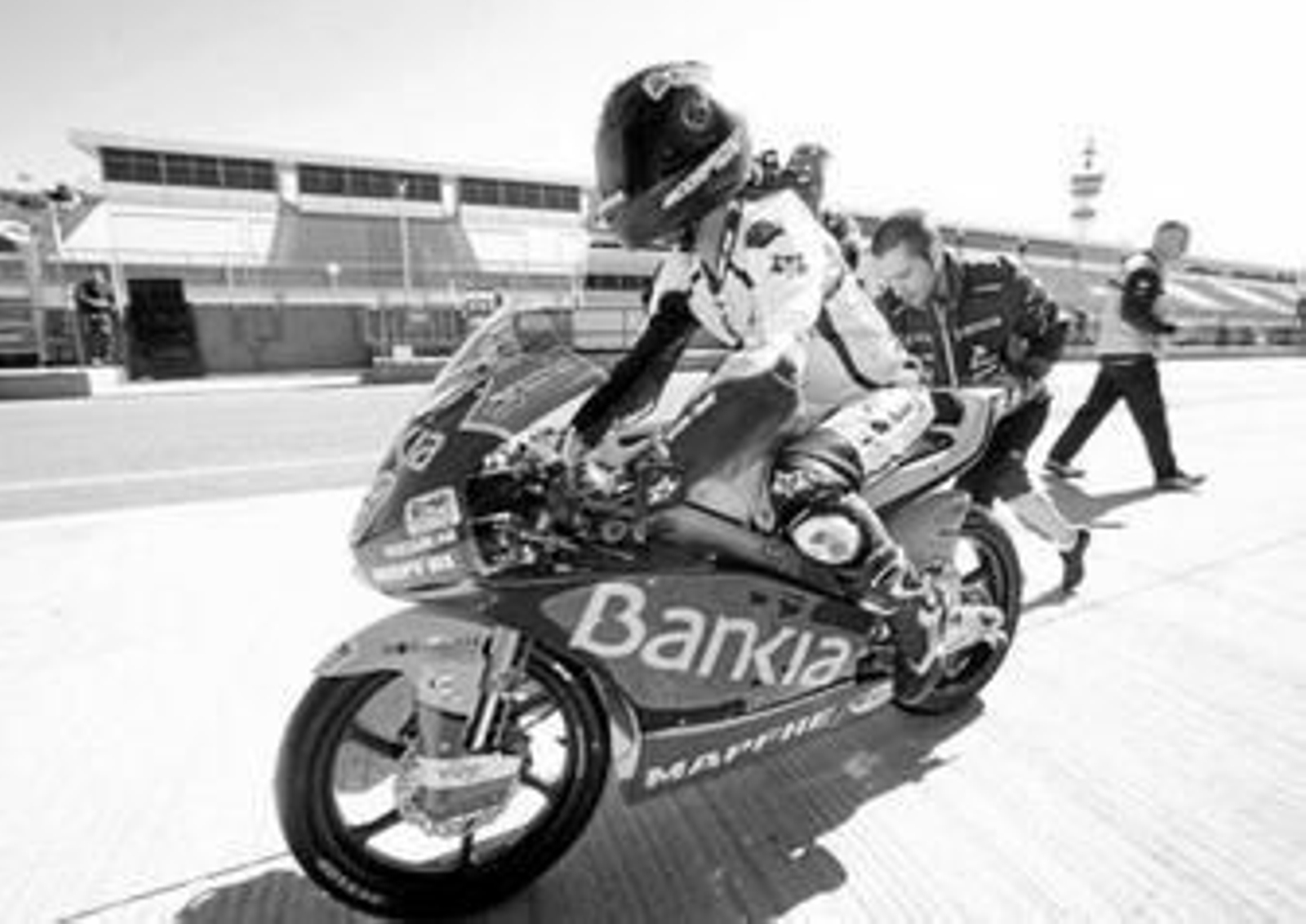 El gaditano Alberto Moncayo no estrenará hasta la jornada de hoy el mono oficial de su nuevo equipo, el Bankia Team Aspar.
