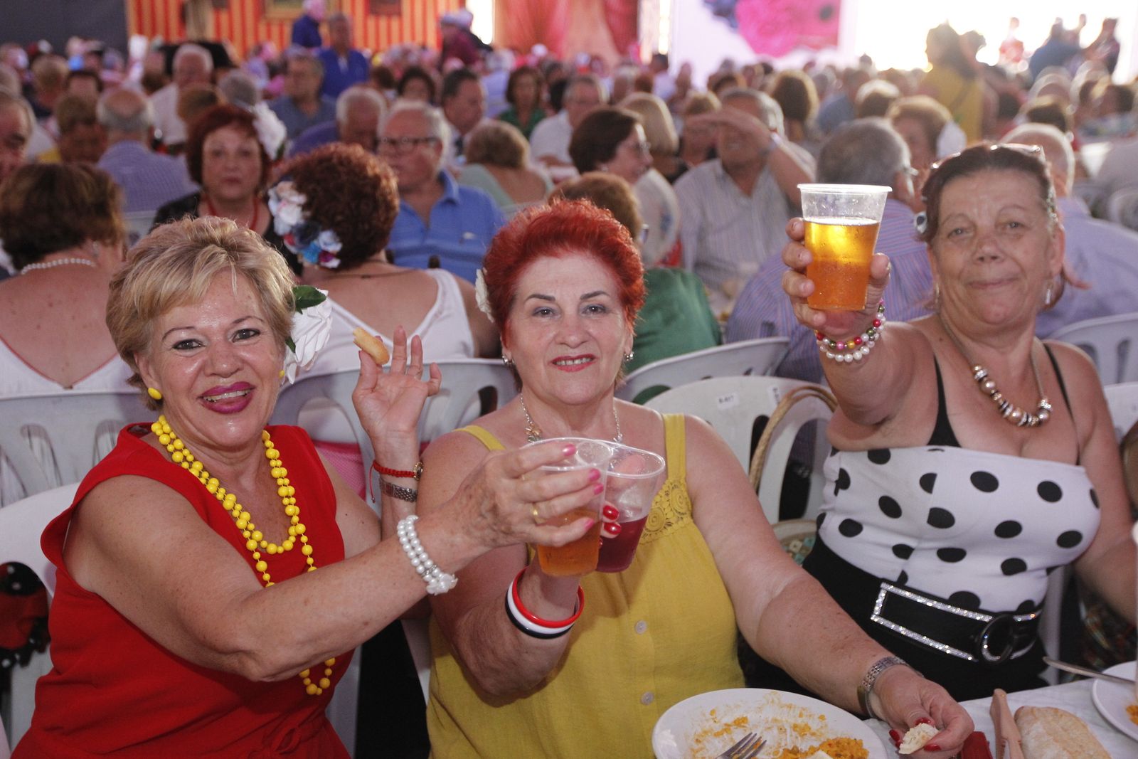 Fotogalería comida homenaje a los mayores. Feria de Almería 2019