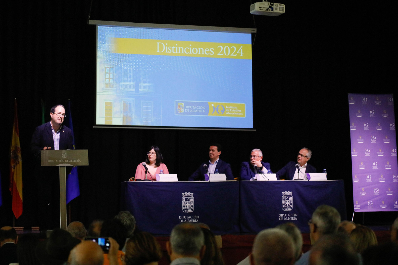 Imágenes de la entrega de los Escudos de Oro del IEA y la celebración de su Plenario