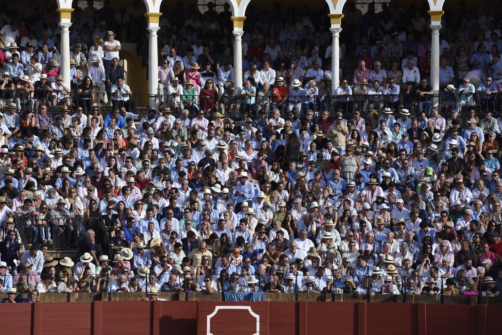Búscate en la tercera corrida de toros de la Feria de San Miguel de Sevilla