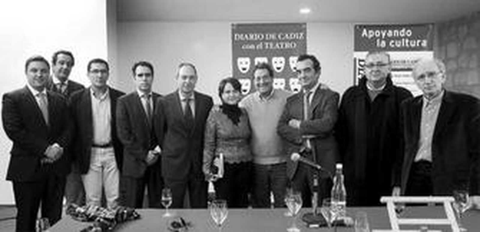 Los patrocinadores junto a Rafael Navas, José Ferradans, Teresa Almendros, Sancho Gracia, Javier Moyano, Francisco Soto y Alonso de Santos.