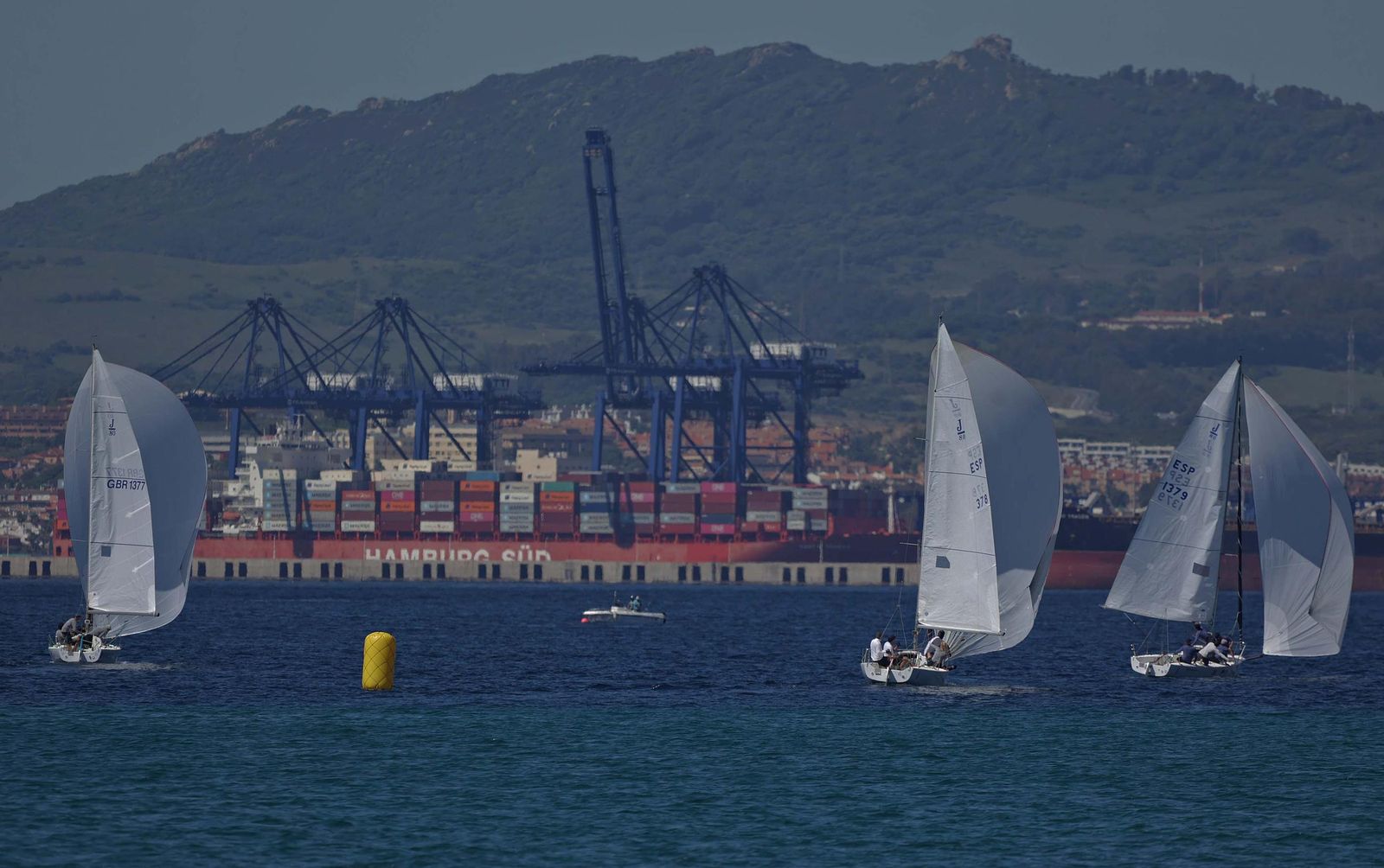 Fotos de la jornada del domingo del Campeonato Andaluz de vela categoría J80 en La Línea