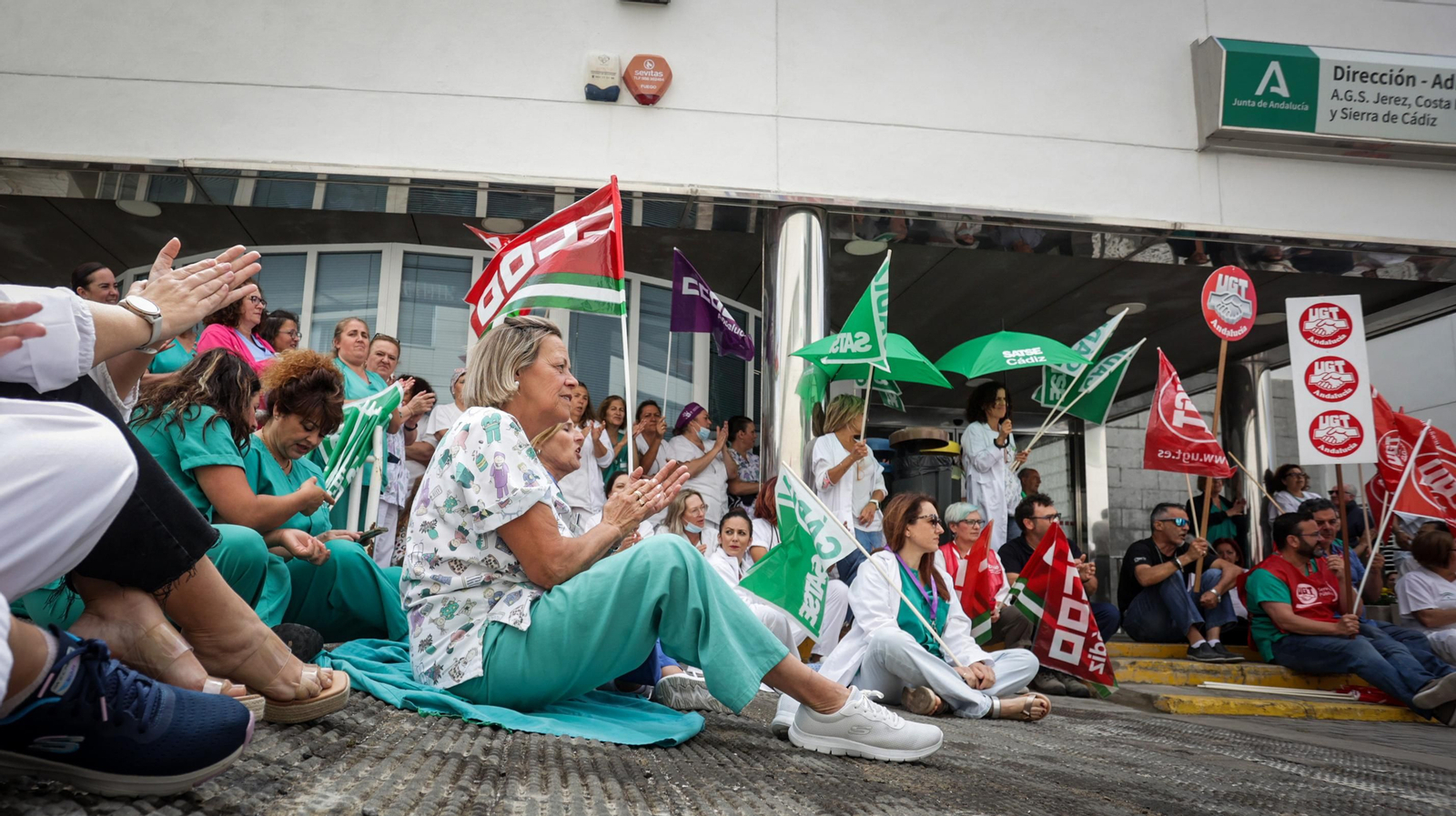 Imágenes de la protesta de sanitarios en el Hospital Universitario de Jerez