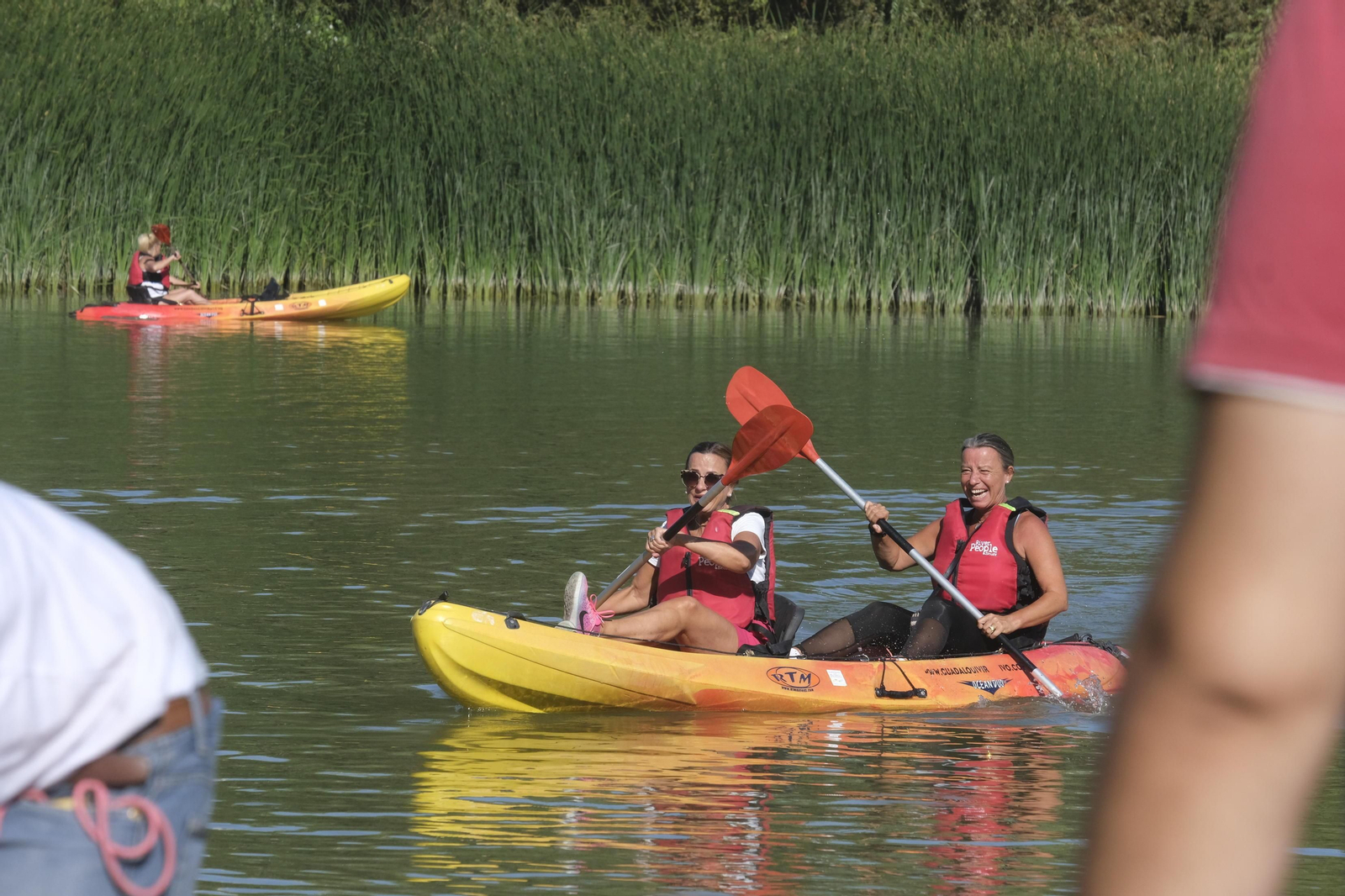 La ruta en kayak por el Guadalquivir de Córdoba se echa al agua, en imágenes