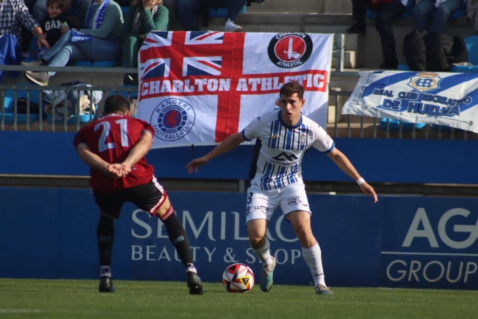 Un lance del encuentro entre Atlético Baleares y Recre de la ida.