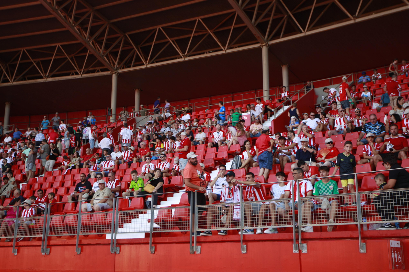 Imágenes del partido U.D. Almería-Rayo Vallecano