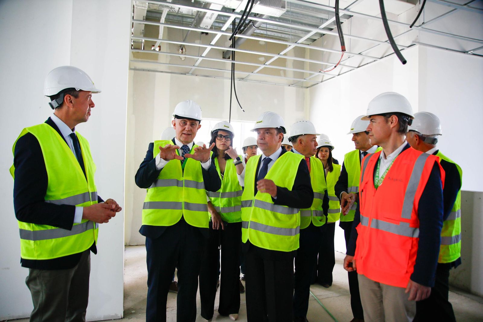 Luis Planas en una visita a la cooperativa Única