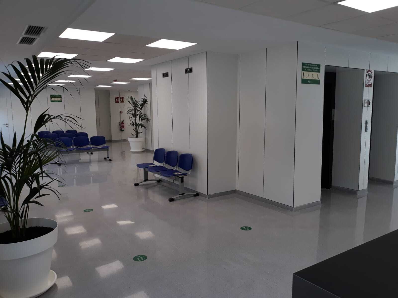 Aspecto del Centro de Salud Algeciras-Centro tras la reforma de su planta baja