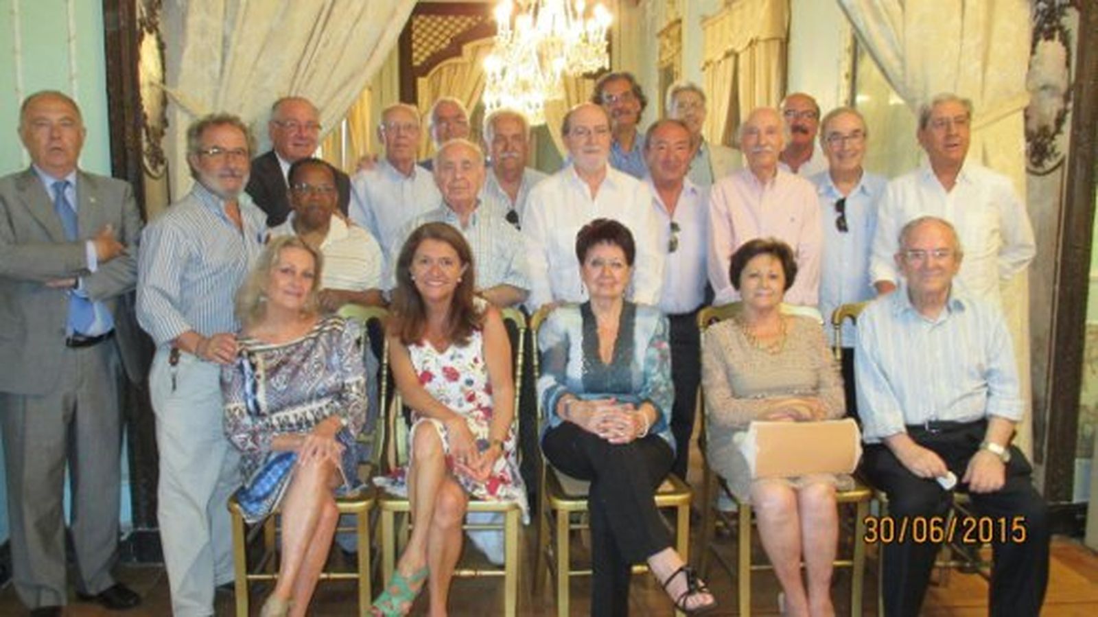 Jaime Rocha, José María Estebán,  Fernando Sousa , Vicente Mira, José Luis Suárez, Luisa Carmona, Montse de la Riba, Pepe Almenara, Pedro Payán, Luis Gonzalo González, Ignacio Moreno, Cristobal García, Paquita Lobatón, Juan Antonio Macías, José Ramón Pérez, Feliciano Gil, Carlos Garcia y Serafín Pazo, entre los que acudieron a la comida de fin de curso.  Foto: Ignacio Casas de Ciria