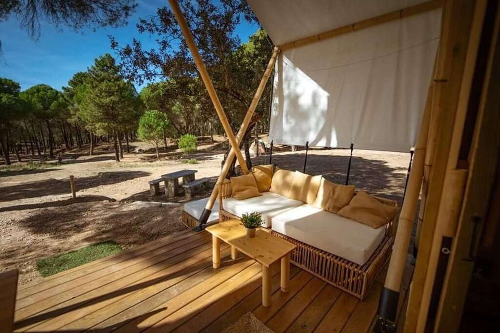 Camping Los Villares, lujo y descanso bajo un manto de estrellas