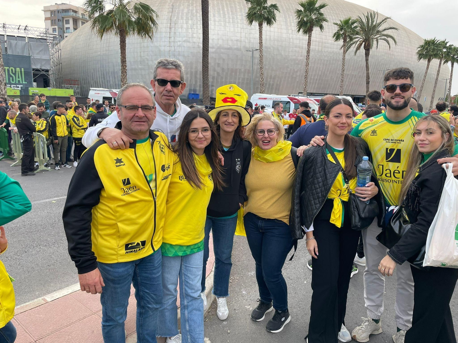 Fotogalería | La Marea Amarilla calienta motores para las semis