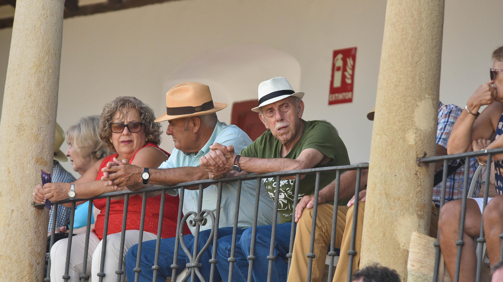 Búscate en las fotos del  festejo mixto de la Feria Real de San Roque