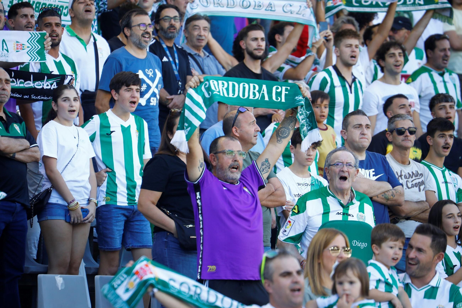 Las mejores fotos del ambiente en El Arcángel para el Córdoba CF - Racing de Ferrol