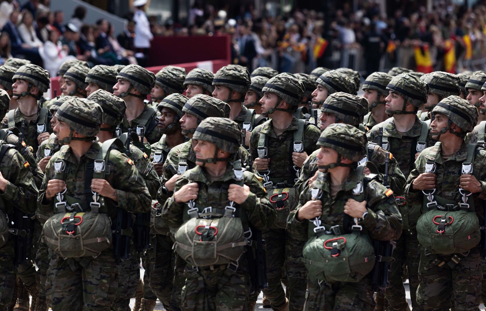 Las fotos del desfile militar en Oviedo con motivo del Día de las Fuerzas Armadas