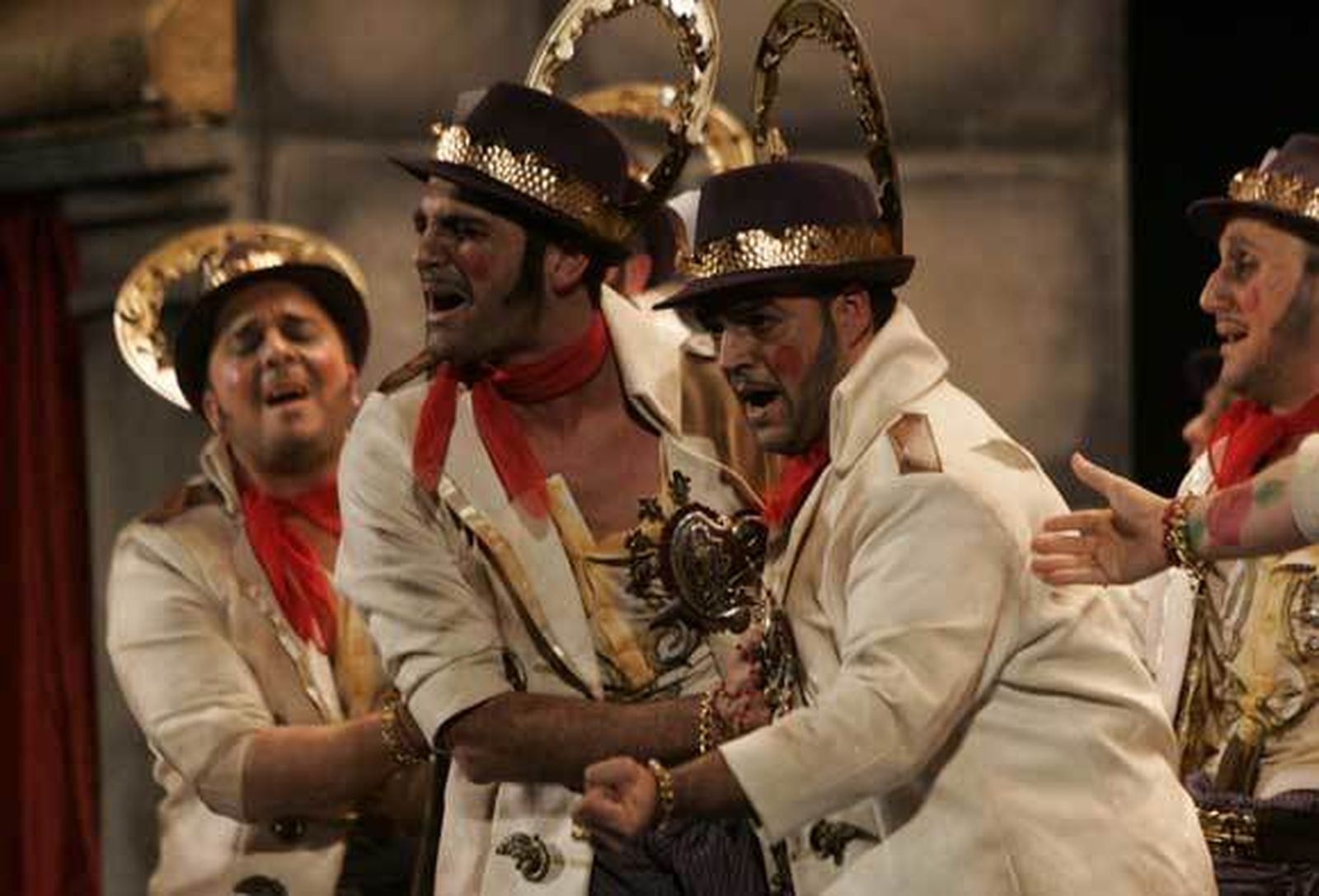 Los santos trasnochan para triunfar de nuevo