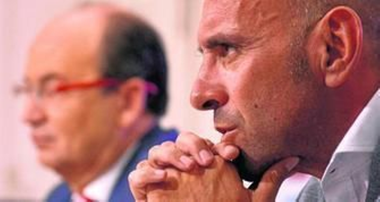 Monchi, junto a Pepe Castro atendiendo a los medios de comunicación en el acto de presentación de Krychowiak y Arribas.
