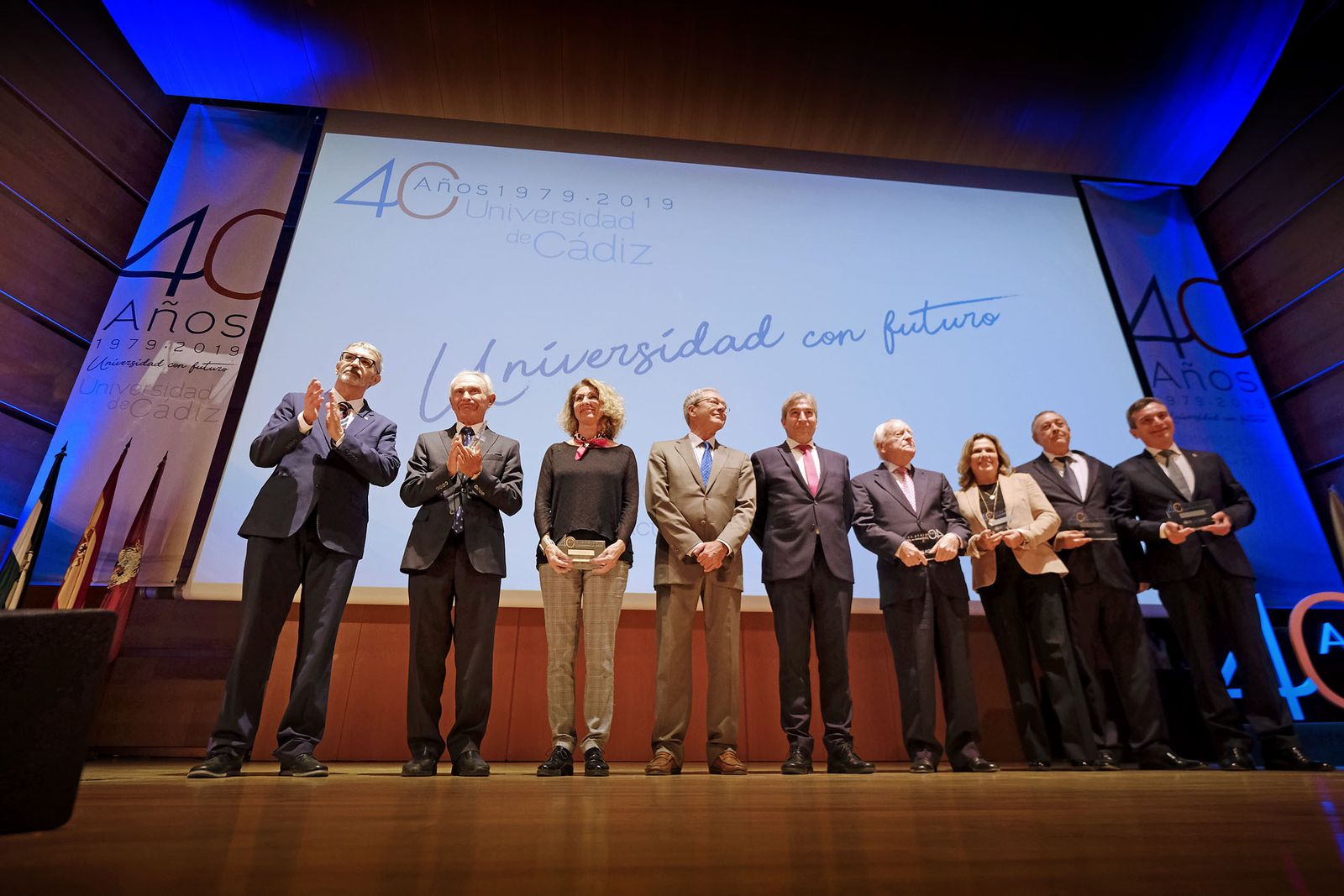 Piniella, con representantes de la comunidad educativa y política en el acto del pasado miércoles.