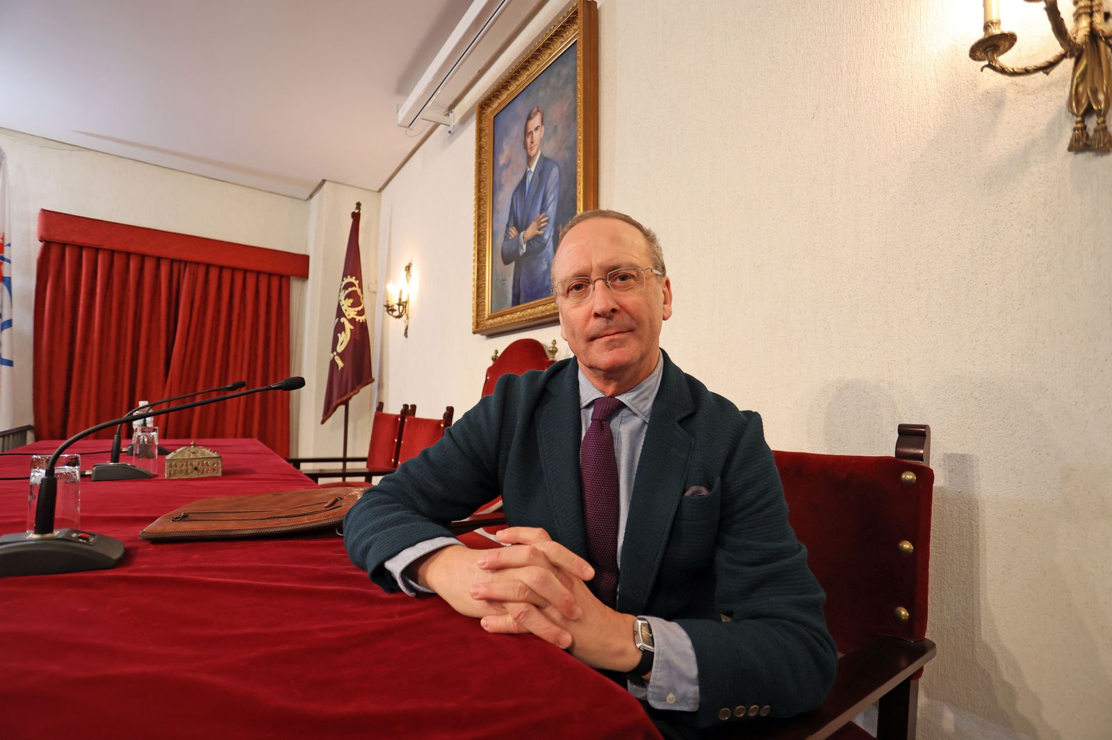 Manuel Fontán del Junco, en la Academia San Dionisio de Jerez, antes de ofrecer su conferencia.