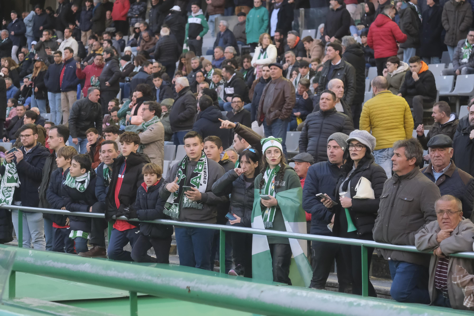 Córdoba CF - Real Madrid Castilla: Las fotos del ambiente en El Arcángel Córdoba CF - Real Madrid Castilla: Las fotos del ambiente en El Arcángel