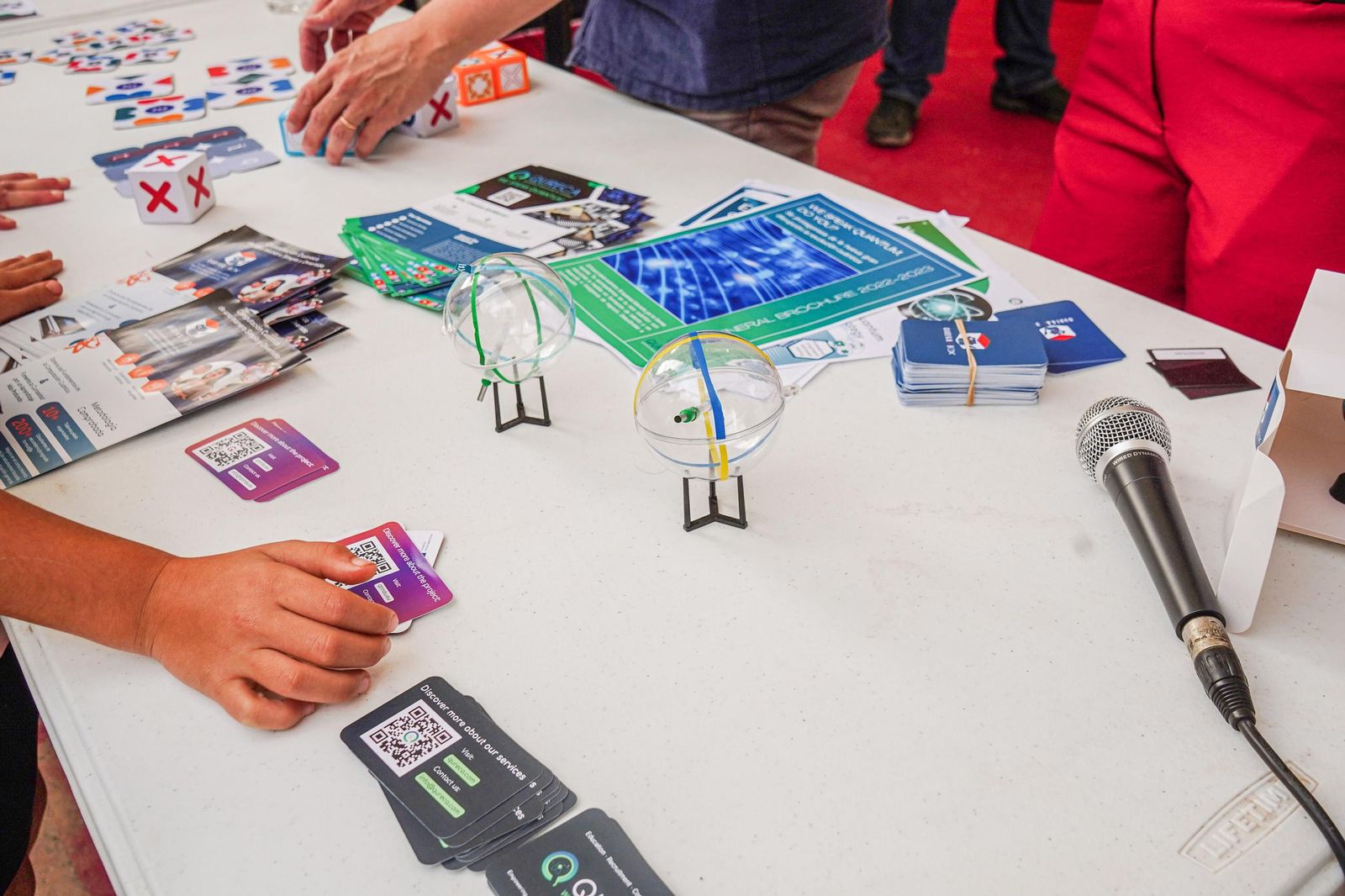 Las mejores imágenes de la Noche de los Investigadores en Granada