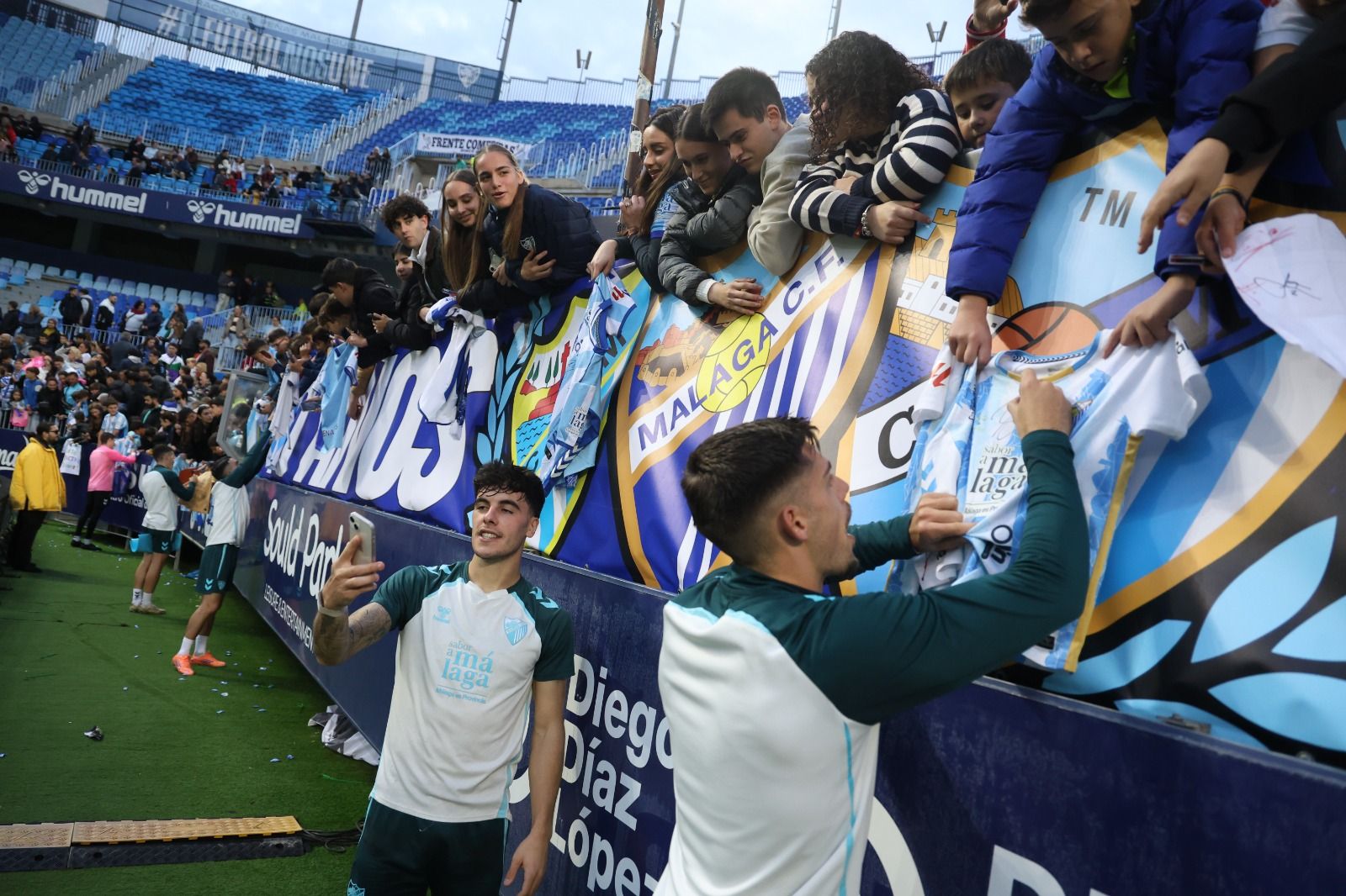 Búscate en las fotos del entrenamiento del Málaga CF en La Rosaleda