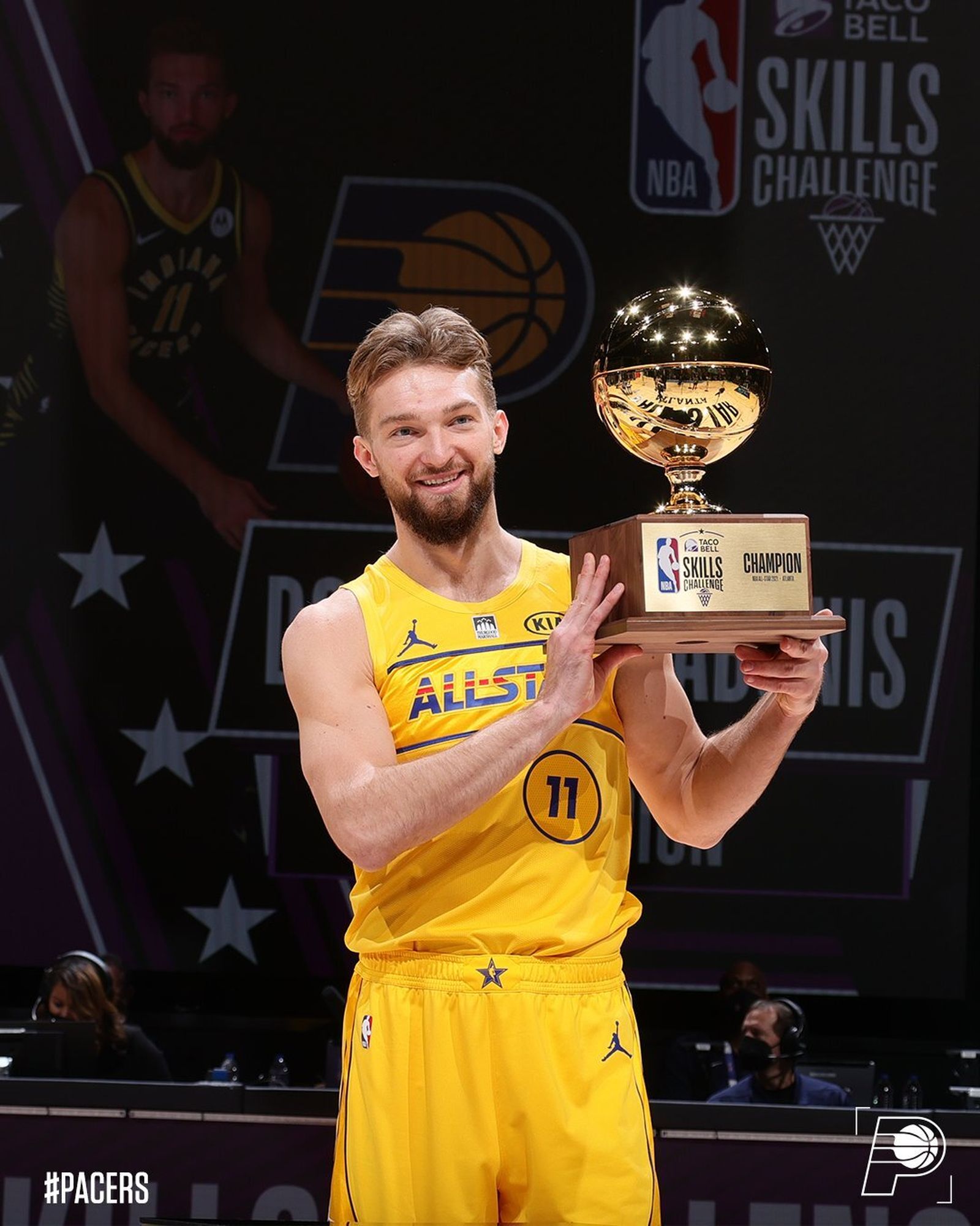 Domas Sabonis, con el trofeo de ganador del concurso de habilidades.