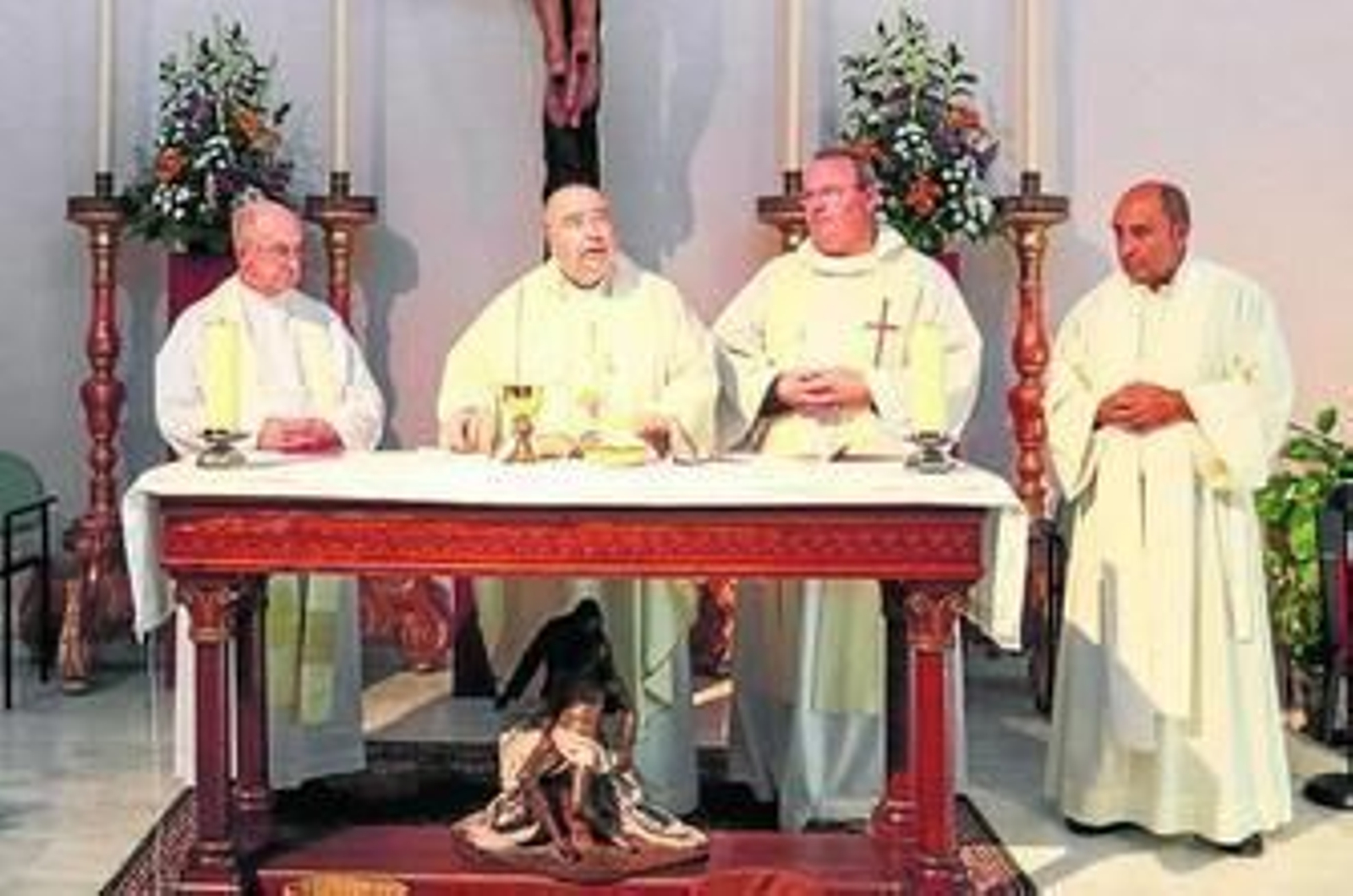 José Luis Repetto Betes oficiando misa ayer en la iglesia parroquial de San Juan Grande.