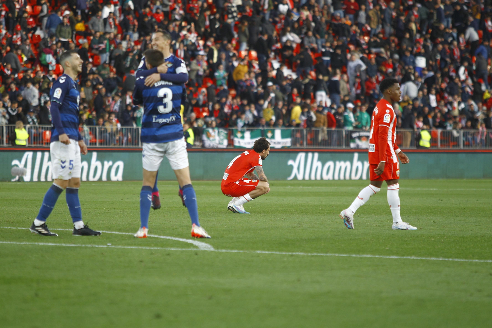 Imágenes del partido de fútbol U.D. Almería-Real Betis Balompié