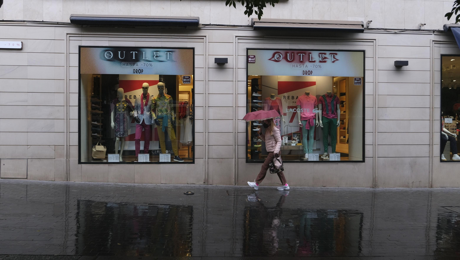 Los almerienses expresan su alegría por la lluvia