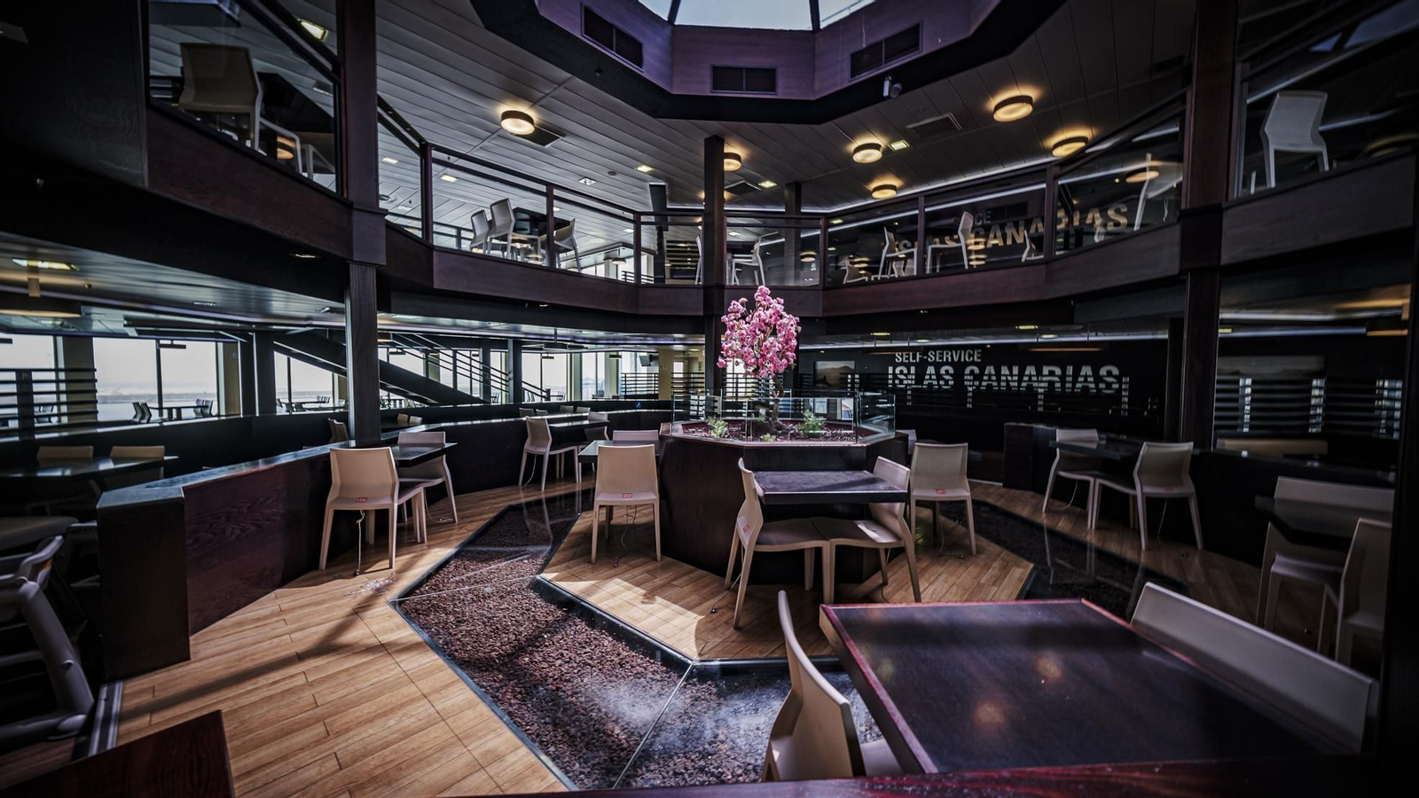 Interior del superferry 'Volcán de Tinamar'.