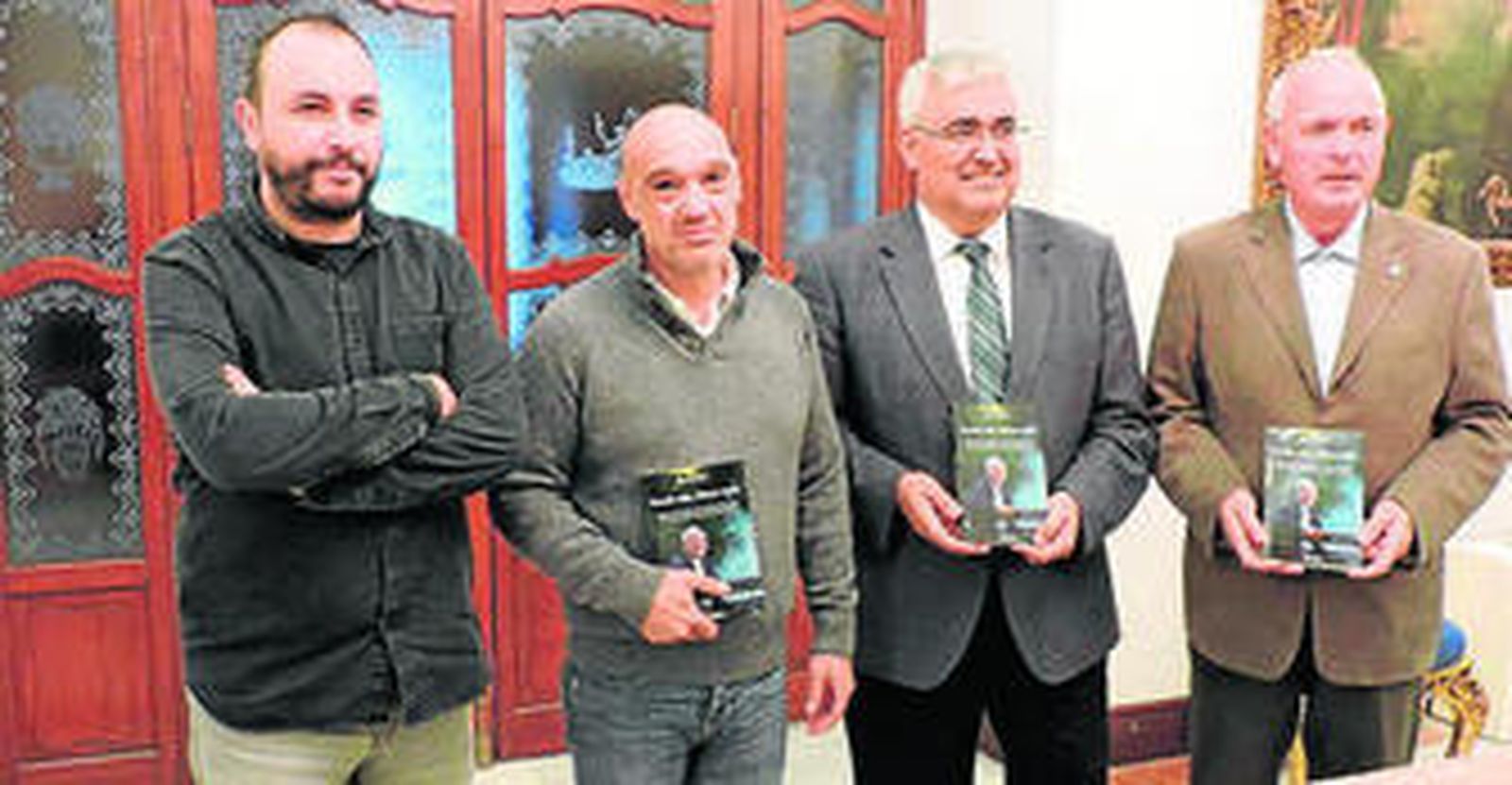 Un momento de la presentación del libro del periodista Raúl Limón.