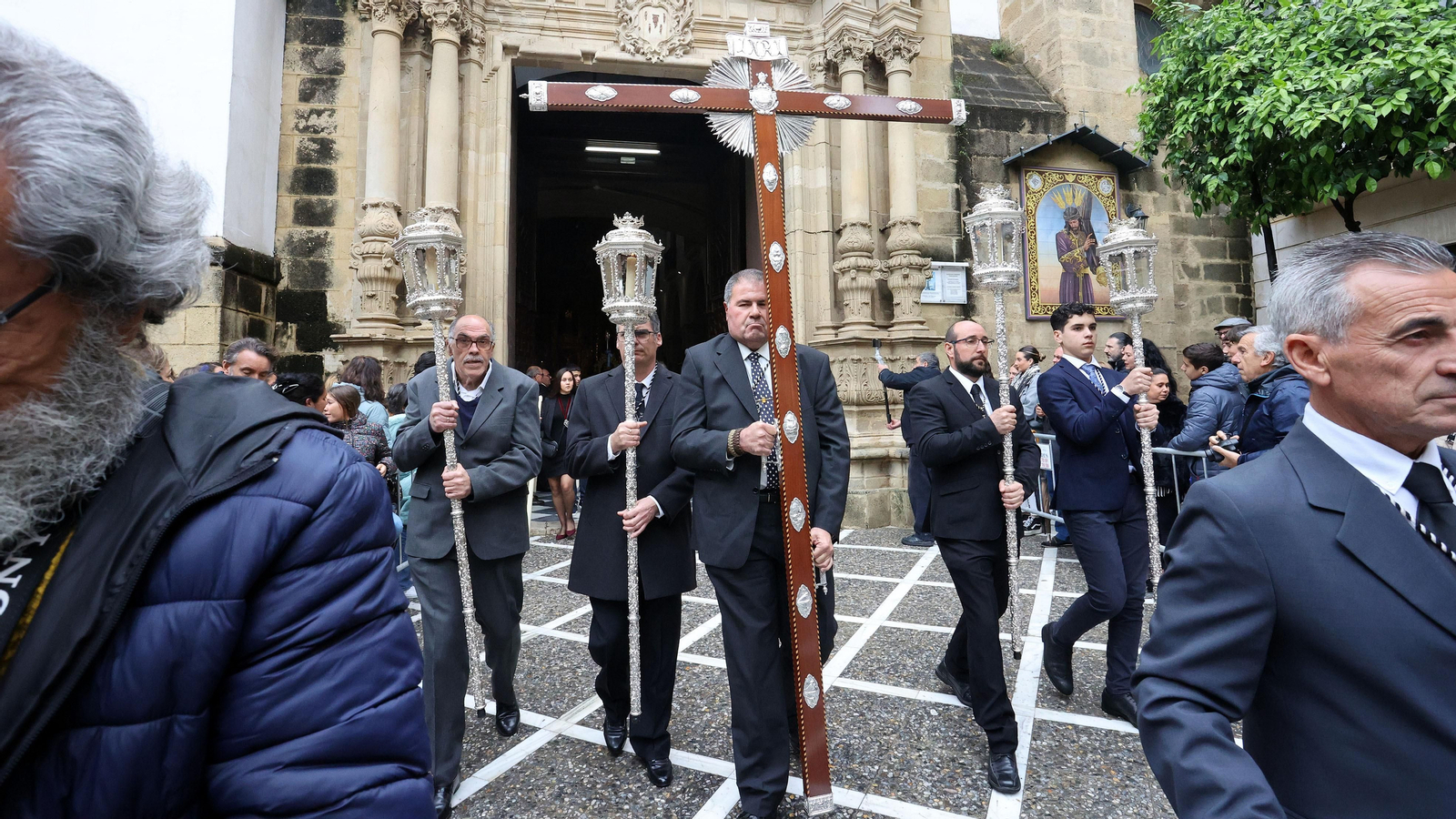 Las Viñas y El Cristo vuelven a sus templos
