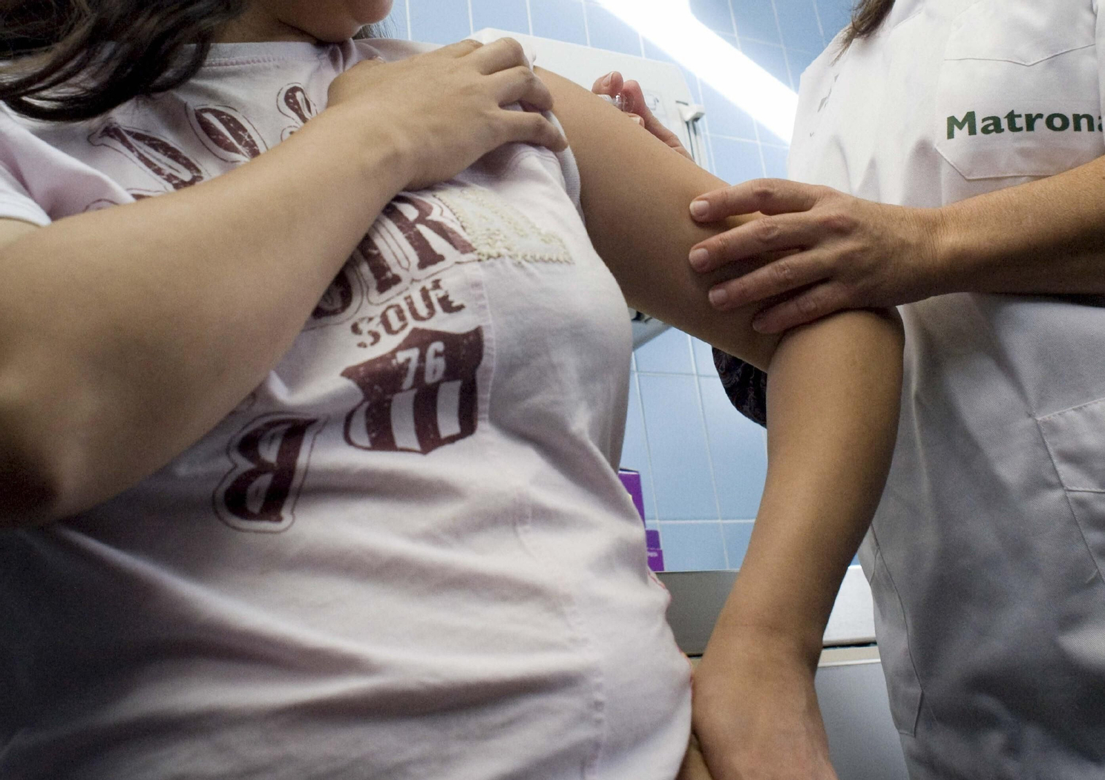 Vacunación de una embarazada, en una imagen de archivo.