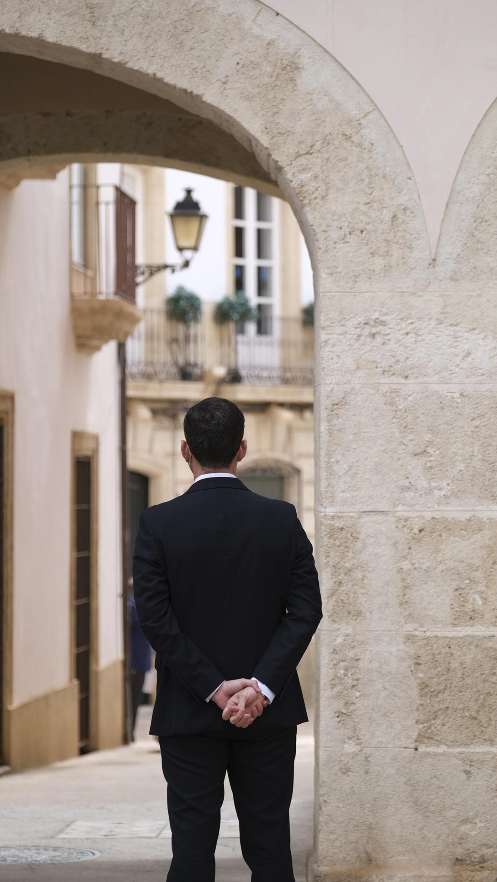Fotogalería de la visita de Juanma Moreno a las obras del Ayuntamiento de Almería.