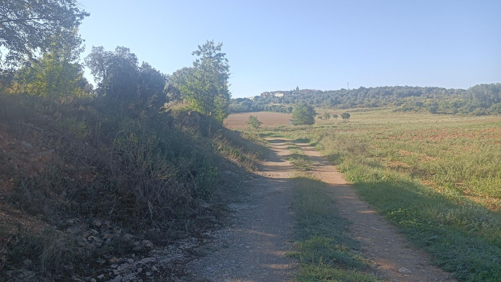 Avance por pradera hasta La Puebla de Castro.