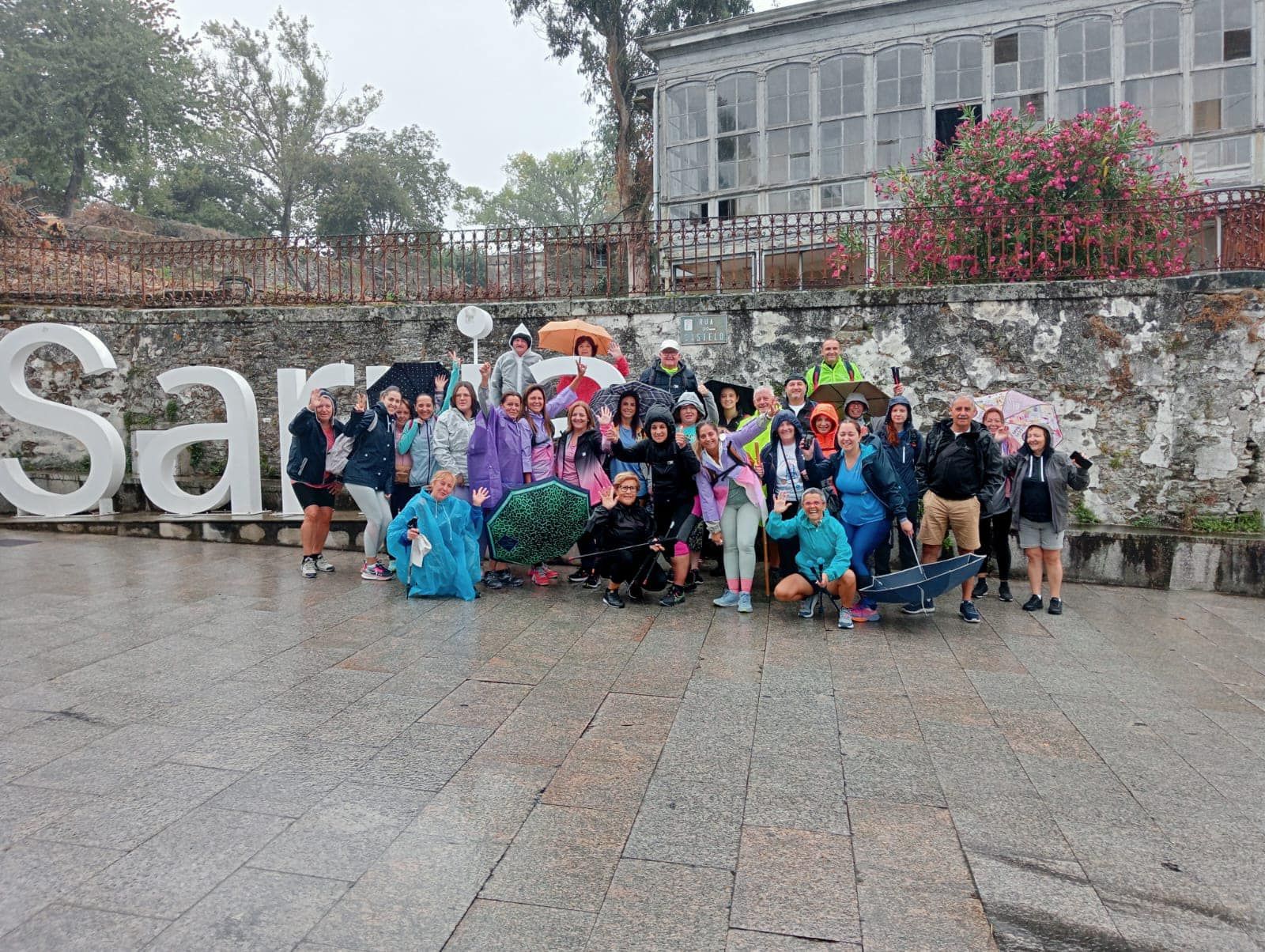 El grupo de senderistas llegó a Santiago tras una semana y 113 kilómetros recorridos